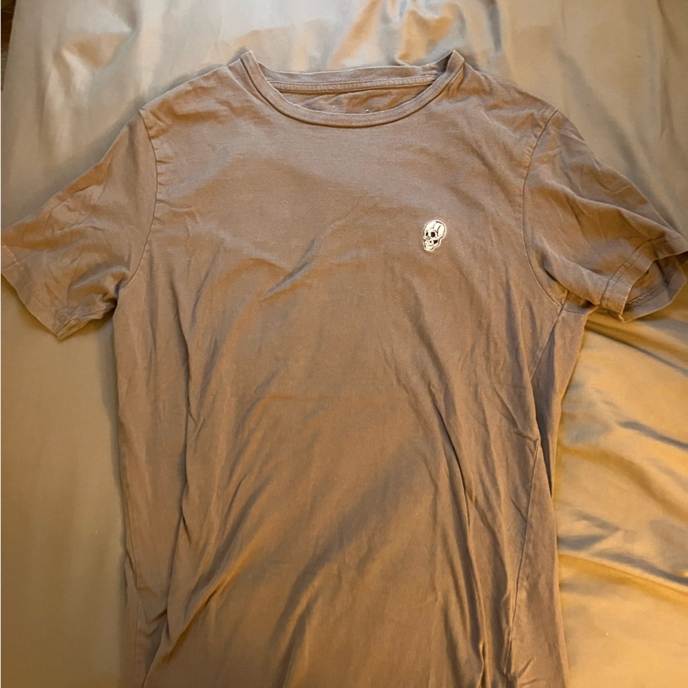 Chill skeleton shirt Medium